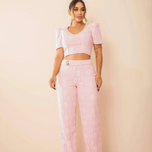 Conjunto de Calça com Detalhe de Fivela na Cintura