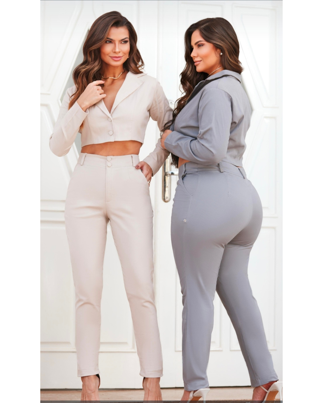 Conjunto de Calça com Mini Blazer em Sarja